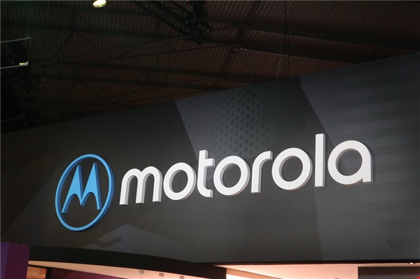 第一台骁龙8至尊版小折叠！moto razr 60 Ultra跑分泄露：多核超8000分