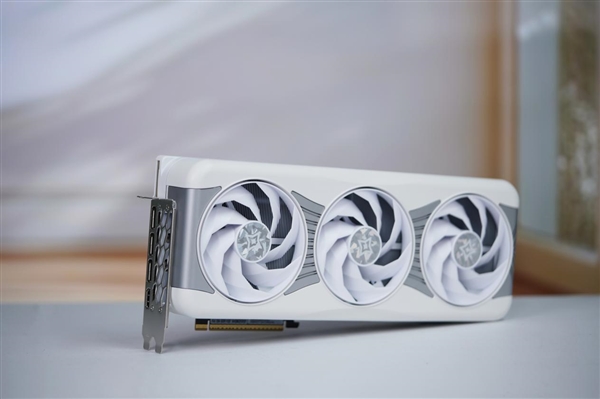 一体式磁吸上盖！影驰RTX 5090D星曜LUNA OC图赏