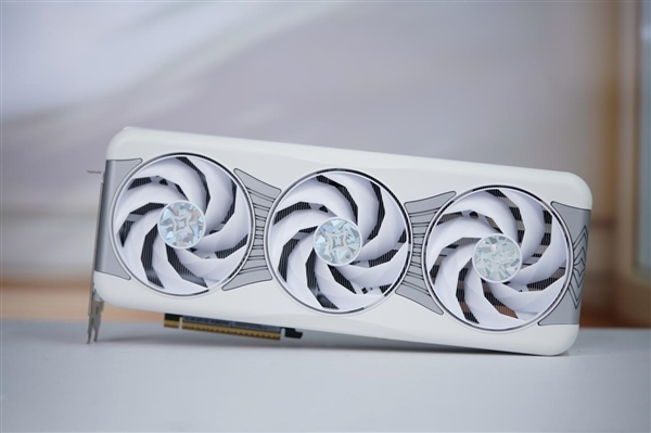 一体式磁吸上盖！影驰RTX 5090D星曜LUNA OC图赏