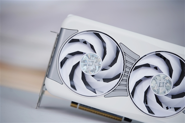 一体式磁吸上盖！影驰RTX 5090D星曜LUNA OC图赏