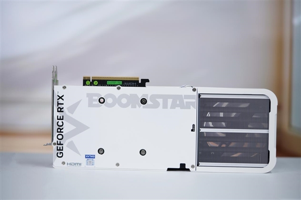 一体式磁吸上盖！影驰RTX 5090D星曜LUNA OC图赏