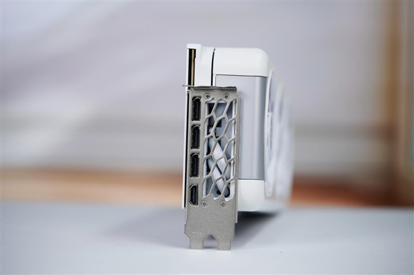一体式磁吸上盖！影驰RTX 5090D星曜LUNA OC图赏