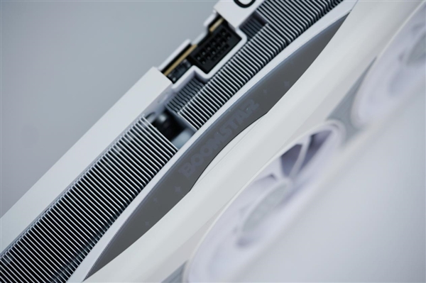 一体式磁吸上盖！影驰RTX 5090D星曜LUNA OC图赏