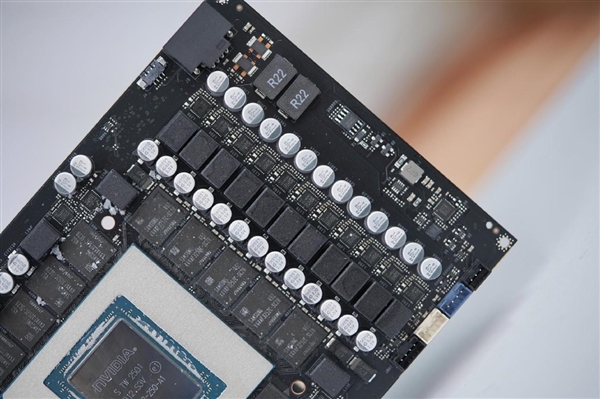 一体式磁吸上盖！影驰RTX 5090D星曜LUNA OC图赏