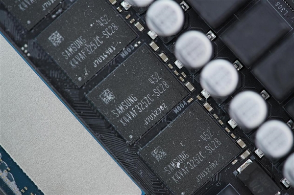 一体式磁吸上盖！影驰RTX 5090D星曜LUNA OC图赏