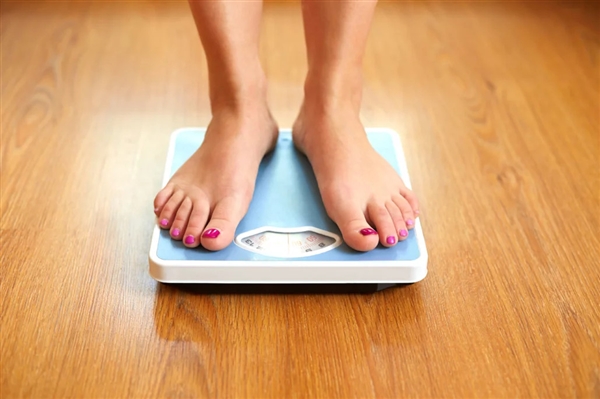 女子靠卫健委食谱减肥5天瘦8斤：每个食材都要称重
