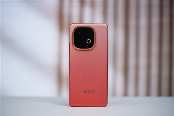 满血性能铁三角不到1700元！iQOO Z10 Turbo Pro图赏